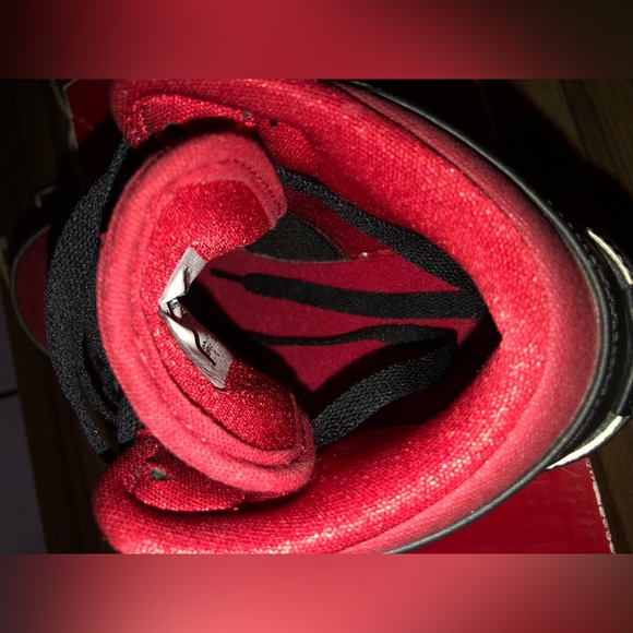 Nike Air Jordan 1 Mid (Youth size 5) - Picture 4 of 7